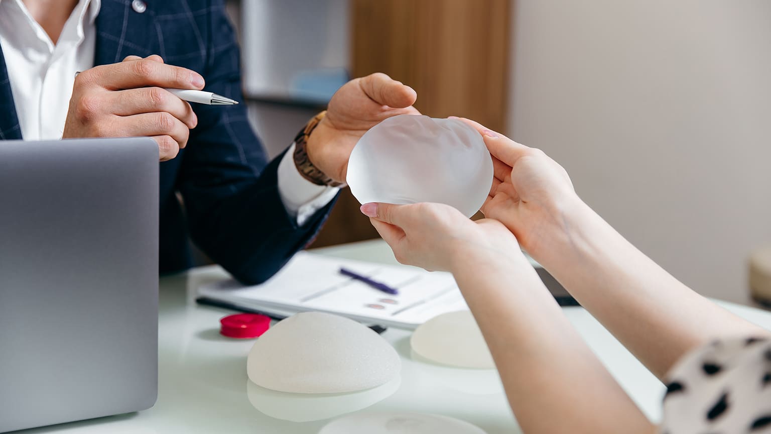 シリコンバックの豊胸について【医師執筆】