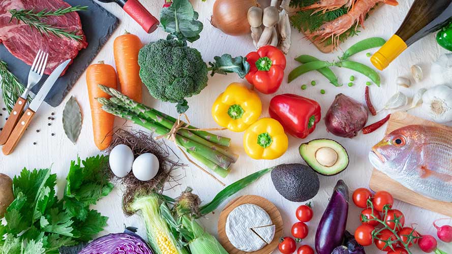 バストアップを目指せる!?豊胸効果が期待できる食べ物とは