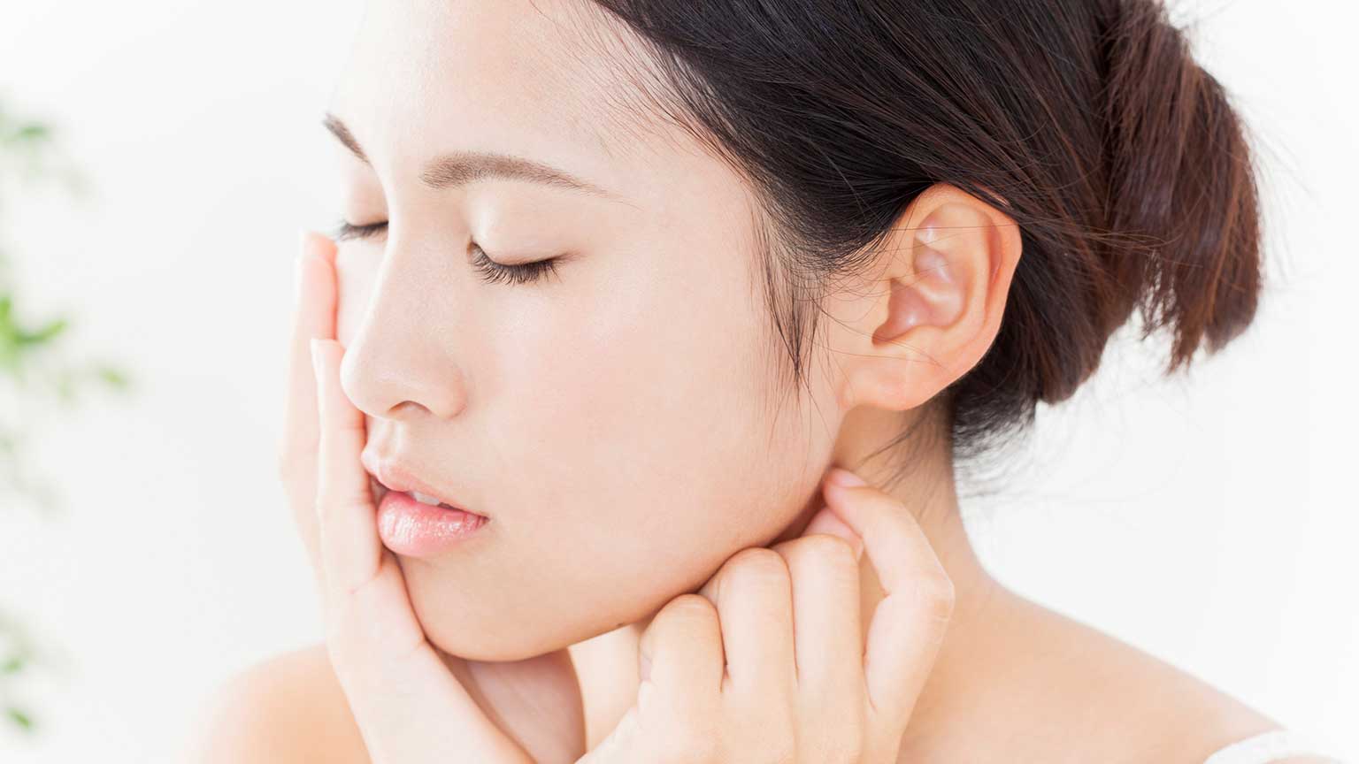 ピーリングとは?効果や種類について徹底解説【医師監修】